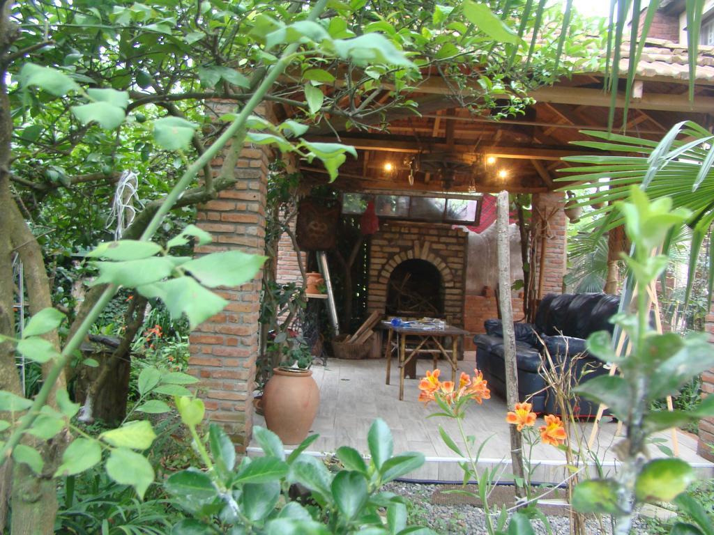 Guest House Temuri バトゥーミ エクステリア 写真