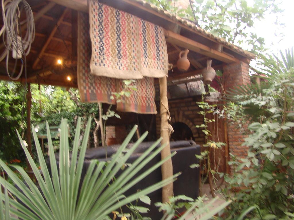 Guest House Temuri バトゥーミ エクステリア 写真
